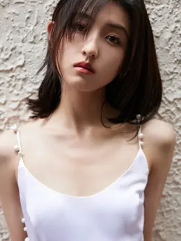 -（张子枫饰演）